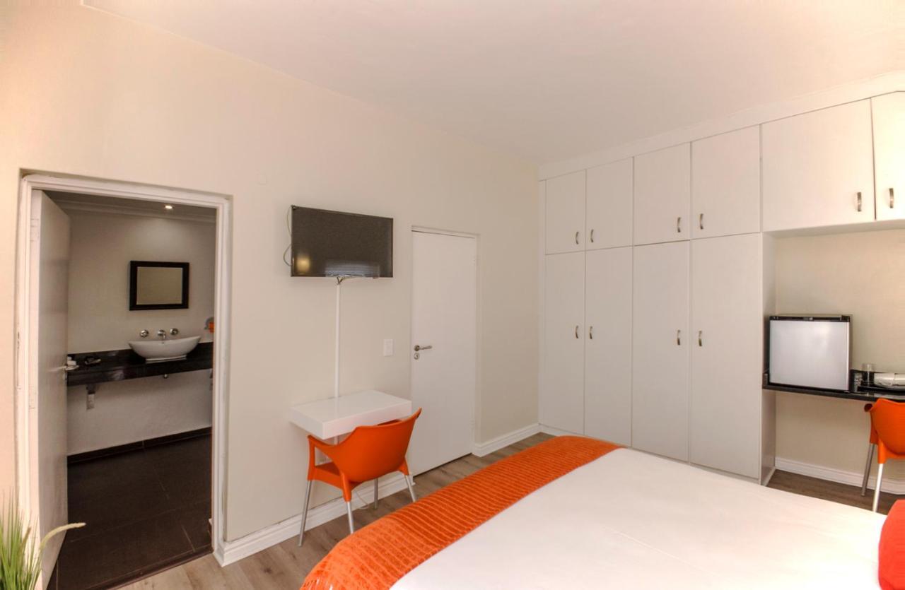 Small Bay Guest House Bloubergstrand Ngoại thất bức ảnh