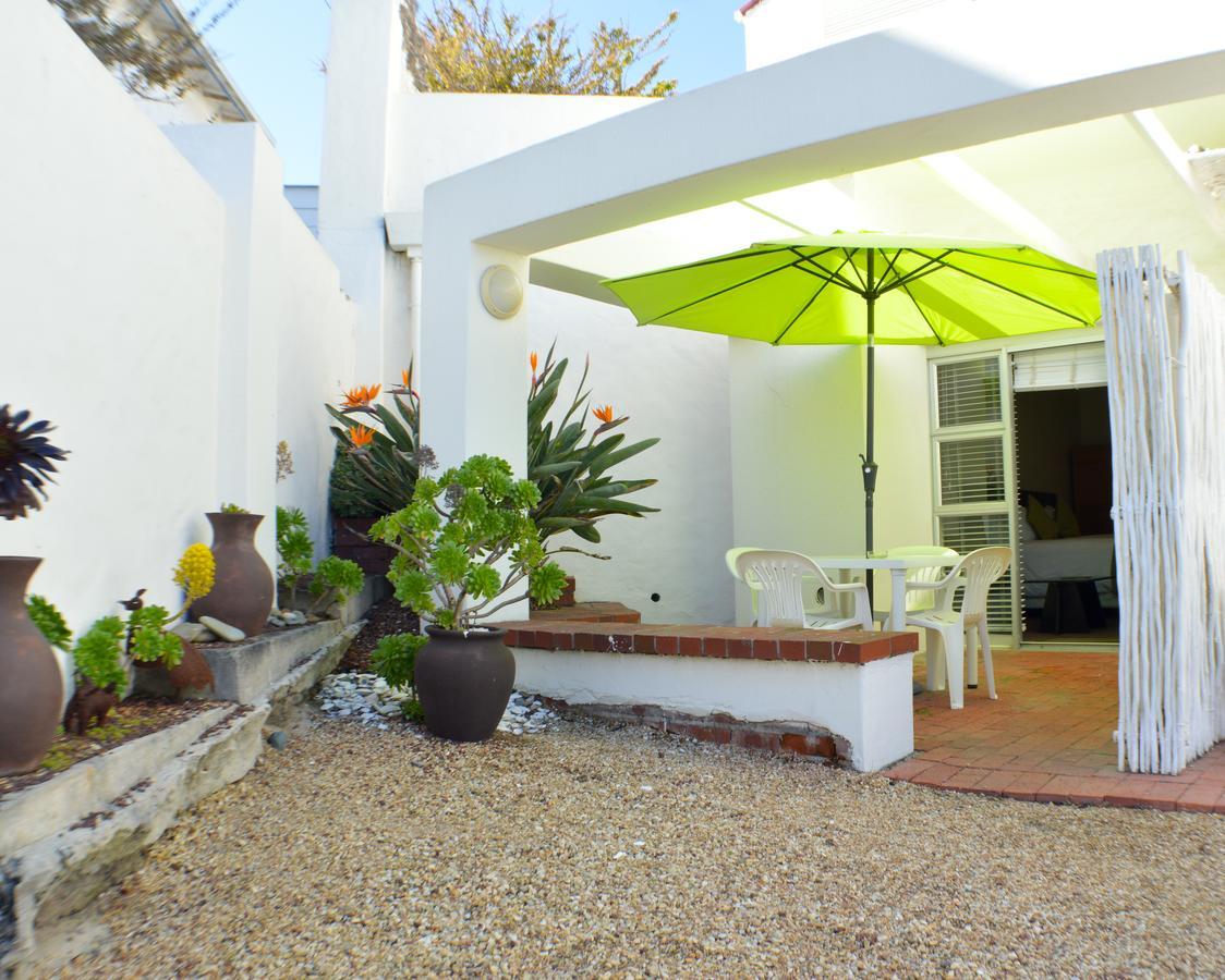 Small Bay Guest House Bloubergstrand Ngoại thất bức ảnh