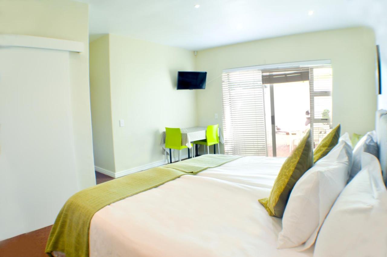 Small Bay Guest House Bloubergstrand Ngoại thất bức ảnh