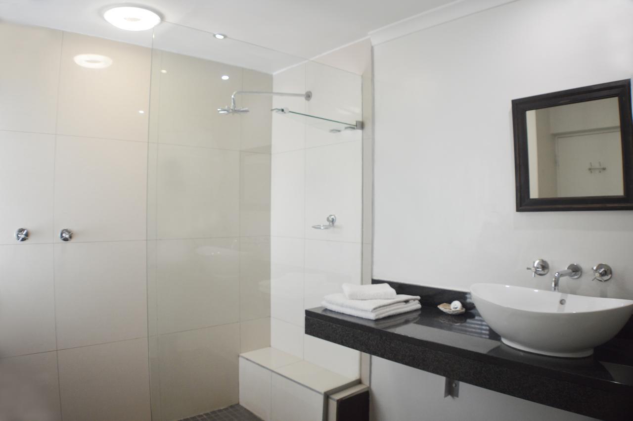 Small Bay Guest House Bloubergstrand Ngoại thất bức ảnh